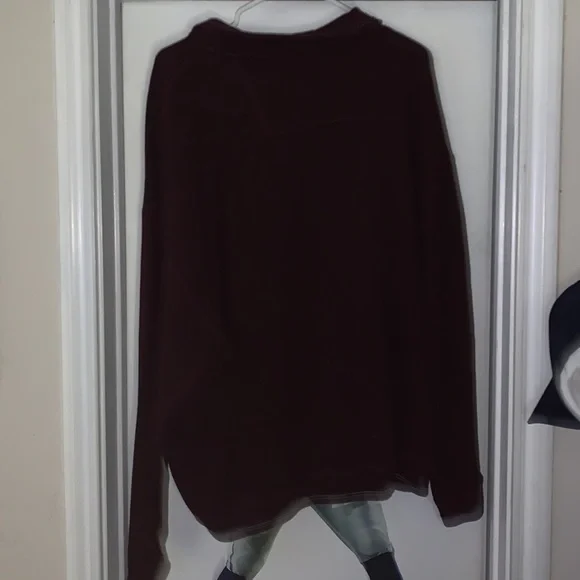 Kirkland Signature red sweater - Picture 2 of 2